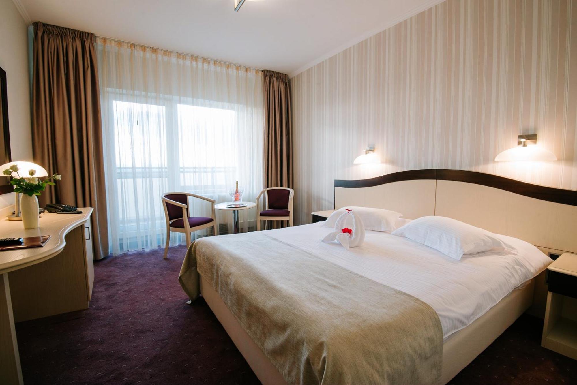 Caprioara Spa&Wellness Resort コバスナ エクステリア 写真